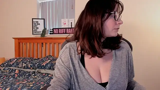 Snapshot of LucieWinters_UK chatting on 01.06.25 LucieWinters UK online show from 01.06.25