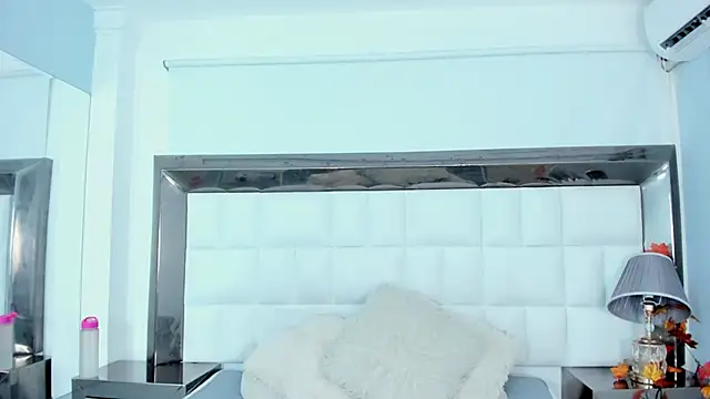 MiaConte online show from 01.31.25