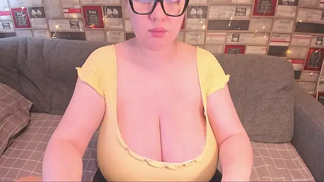 Snapshot of VickyBoobs chatting on 02.12.25 VickyBoobs online show from 02.12.25