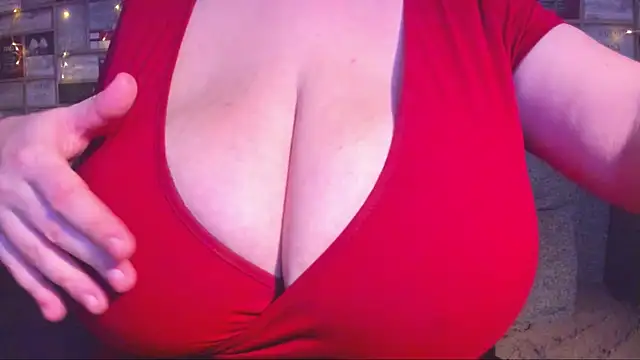 Snapshot of VickyBoobs chatting on 10.22.25 VickyBoobs online show from 10.22.25