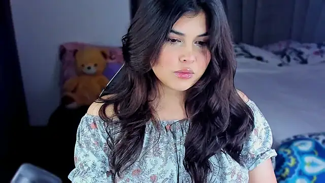 Snapshot of Alyaa_s chatting on 01.04.25 Alyaa s online show from 01.04.25