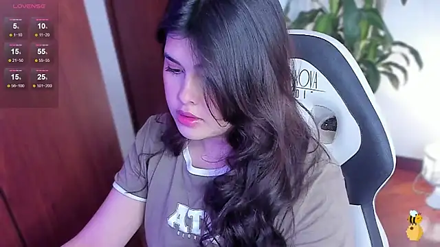 Snapshot of Alyaa_s chatting on 01.18.25 Alyaa s online show from 01.18.25