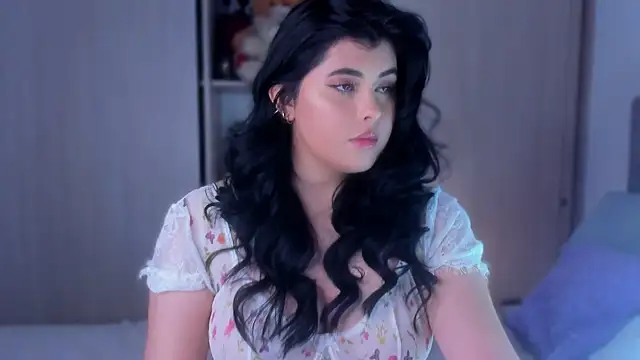 Snapshot of Alyaa_s chatting on 09.08.25 Alyaa s online show from 09.08.25