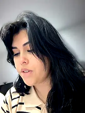 Snapshot of Alyaa_s chatting on 10.10.25 Alyaa s online show from 10.10.25