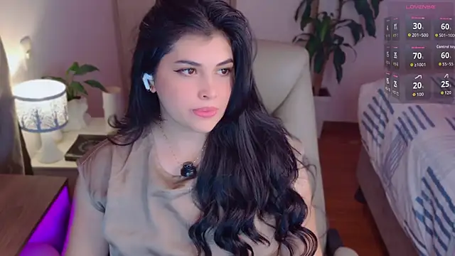 Snapshot of Alyaa_s chatting on 04.28.26 Alyaa s online show from 04.28.26