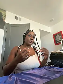 Snapshot of TilaTotti chatting on 10.22.25 TilaTotti online show from 10.22.25