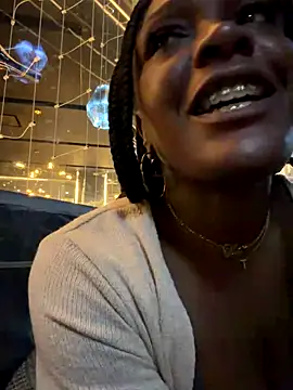 Snapshot of TilaTotti chatting on 10.27.25 TilaTotti online show from 10.27.25