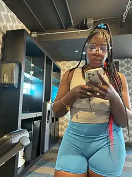 Snapshot of TilaTotti chatting on 10.28.25 TilaTotti online show from 10.28.25