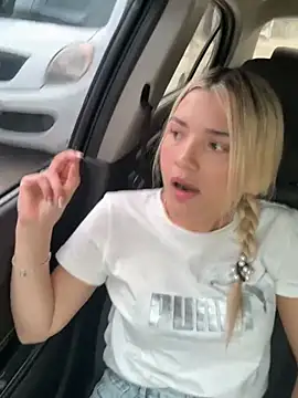 Snapshot of Sarita-candy chatting on 01.04.25 Sarita-candy online show from 01.04.25