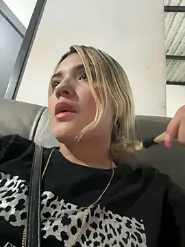 Snapshot of Sarita-candy chatting on 02.22.25 Sarita-candy online show from 02.22.25