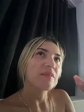 Snapshot of Sarita-candy chatting on 02.25.25 Sarita-candy online show from 02.25.25