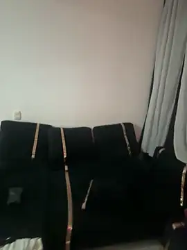 Snapshot of Sarita-candy chatting on 12.18.25 Sarita-candy online show from 12.18.25