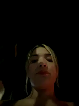 Snapshot of Sarita-candy chatting on 12.20.25 Sarita-candy online show from 12.20.25