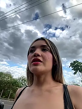 Snapshot of Sarita-candy chatting on 12.21.25 Sarita-candy online show from 12.21.25