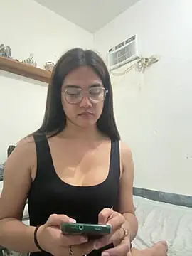 Snapshot of MarieLoveGlamorous chatting on 01.30.25 MarieLoveGlamorous online show from 01.30.25