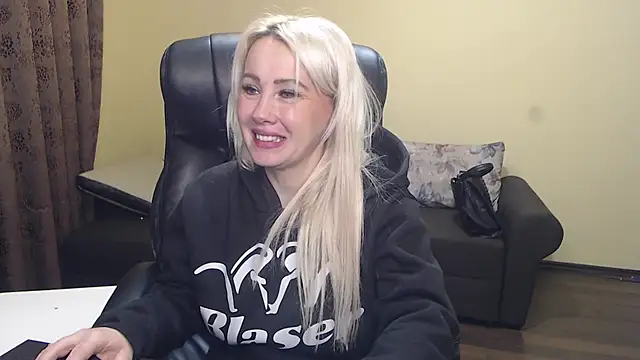 Snapshot of KandyHellenx chatting on 01.15.26 KandyHellenx online show from 01.15.26