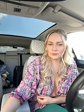 Snapshot of Bondgirl_013 chatting on 12.14.24 Bondgirl 013 online show from 12.14.24