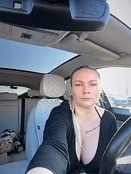 Snapshot of Bondgirl_013 chatting on 01.10.25 Bondgirl 013 online show from 01.10.25