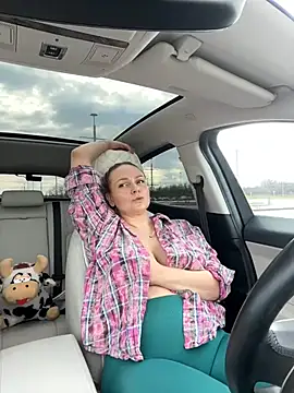 Snapshot of Bondgirl_013 chatting on 01.24.25 Bondgirl 013 online show from 01.24.25