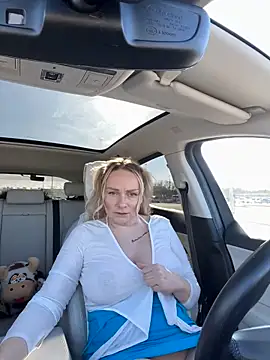 Snapshot of Bondgirl_013 chatting on 02.09.25 Bondgirl 013 online show from 02.09.25