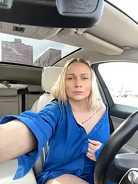 Snapshot of Bondgirl_013 chatting on 03.06.25 Bondgirl 013 online show from 03.06.25