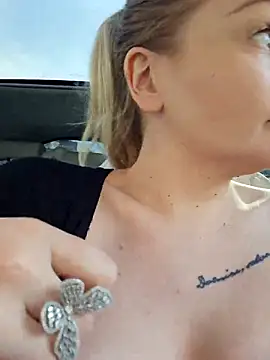 Snapshot of Bondgirl_013 chatting on 09.19.25 Bondgirl 013 online show from 09.19.25