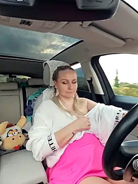 Snapshot of Bondgirl_013 chatting on 09.28.25 Bondgirl 013 online show from 09.28.25