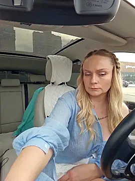 Snapshot of Bondgirl_013 chatting on 10.18.25 Bondgirl 013 online show from 10.18.25