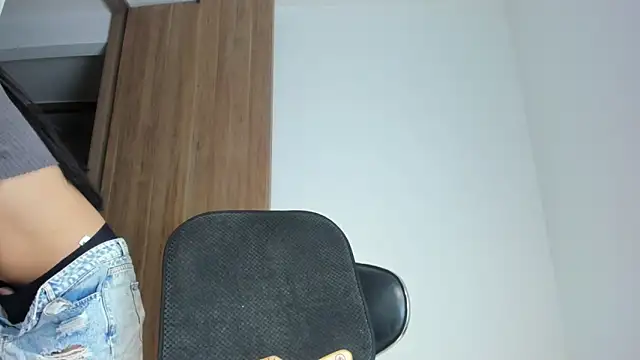 Snapshot of my_lovely_mia chatting on 09.17.25 my lovely mia online show from 09.17.25