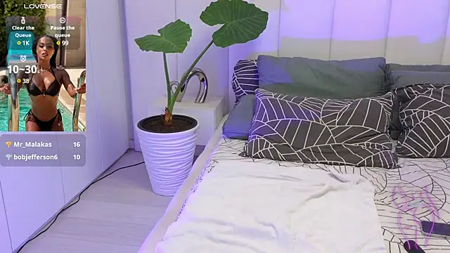 KimiBrown online show from 12.10.24