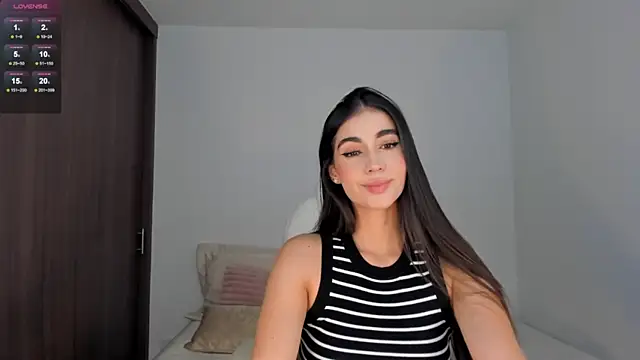 RebeccaBaxter online show from 12.04.24