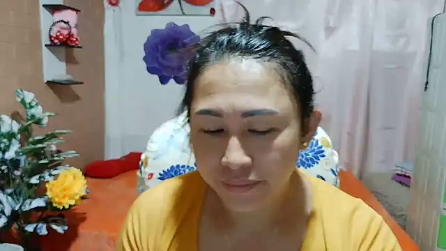 Snapshot of M_e_c_e_l chatting on 06.18.26 M e c e l online show from 06.18.26