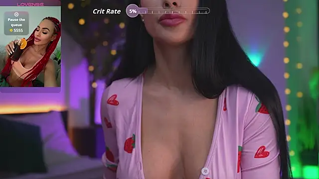 Snapshot of Lorettelorena chatting on 12.14.25 Lorettelorena online show from 12.14.25