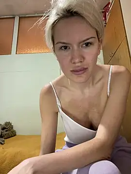 Snapshot of Keylili chatting on 02.11.25 Keylili online show from 02.11.25