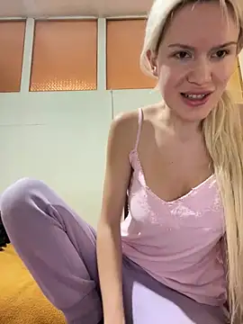 Snapshot of Keylili chatting on 03.21.25 Keylili online show from 03.21.25