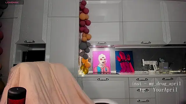 Snapshot of MyApril chatting on 01.09.25 MyApril online show from 01.09.25