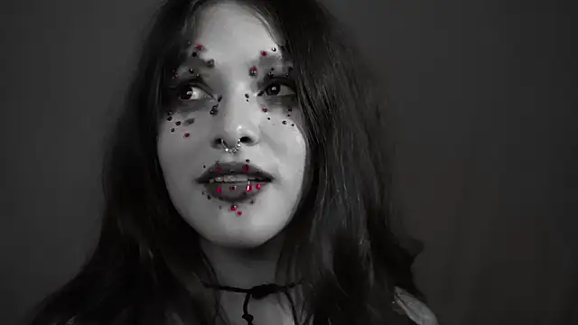 Snapshot of HannaMoom chatting on 10.25.25 HannaMoom online show from 10.25.25