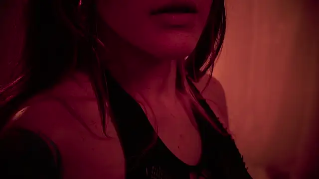 Snapshot of HannaMoom chatting on 11.18.25 HannaMoom online show from 11.18.25