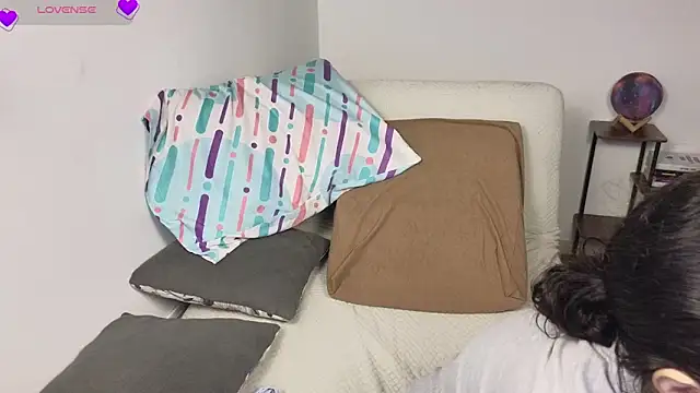 Snapshot of blue__moon_ chatting on 02.04.26 blue moon online show from 02.04.26