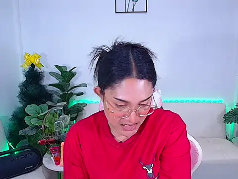 Snapshot of plysaithailand chatting on 12.17.25 plysaithailand online show from 12.17.25