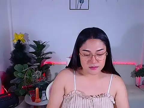 Snapshot of plysaithailand chatting on 12.21.25 plysaithailand online show from 12.21.25