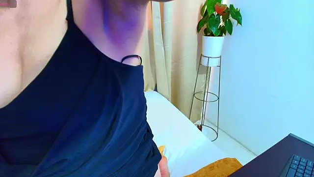 Snapshot of yulina_xue chatting on 09.29.25 yulina xue online show from 09.29.25