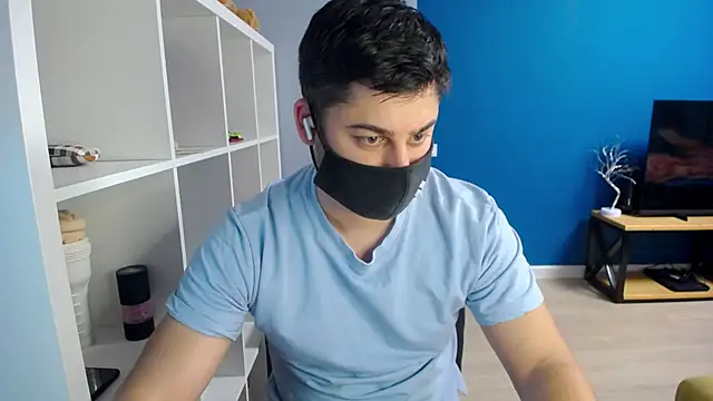 Snapshot of Tomguys chatting on 03.17.25 Tomguys online show from 03.17.25