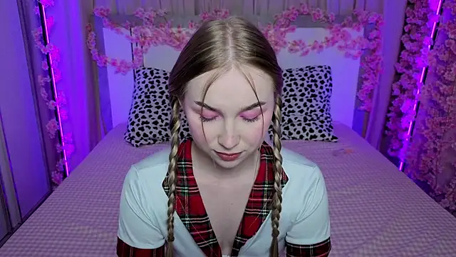 LilyStarlight online show from 04.13.26