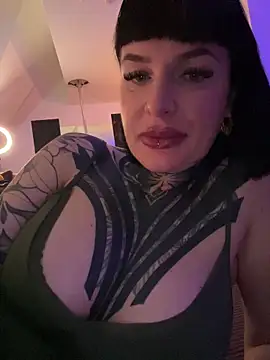 Snapshot of InkedBiitch chatting on 02.12.25 InkedBiitch online show from 02.12.25
