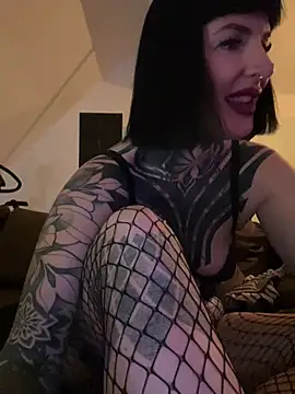 Snapshot of InkedBiitch chatting on 03.09.25 InkedBiitch online show from 03.09.25