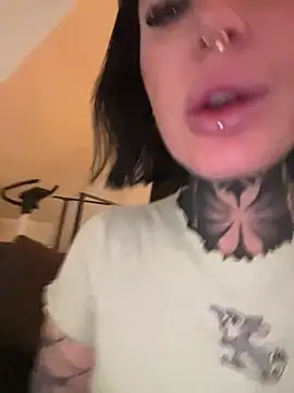 Snapshot of InkedBiitch chatting on 03.19.25 InkedBiitch online show from 03.19.25