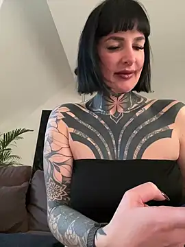 Snapshot of InkedBiitch chatting on 03.21.25 InkedBiitch online show from 03.21.25