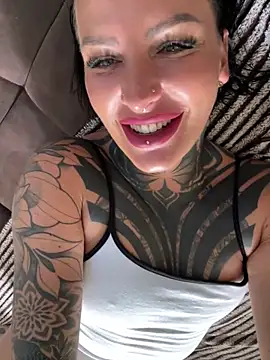 Snapshot of InkedBiitch chatting on 09.15.25 InkedBiitch online show from 09.15.25