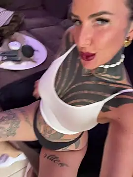Snapshot of InkedBiitch chatting on 09.17.25 InkedBiitch online show from 09.17.25